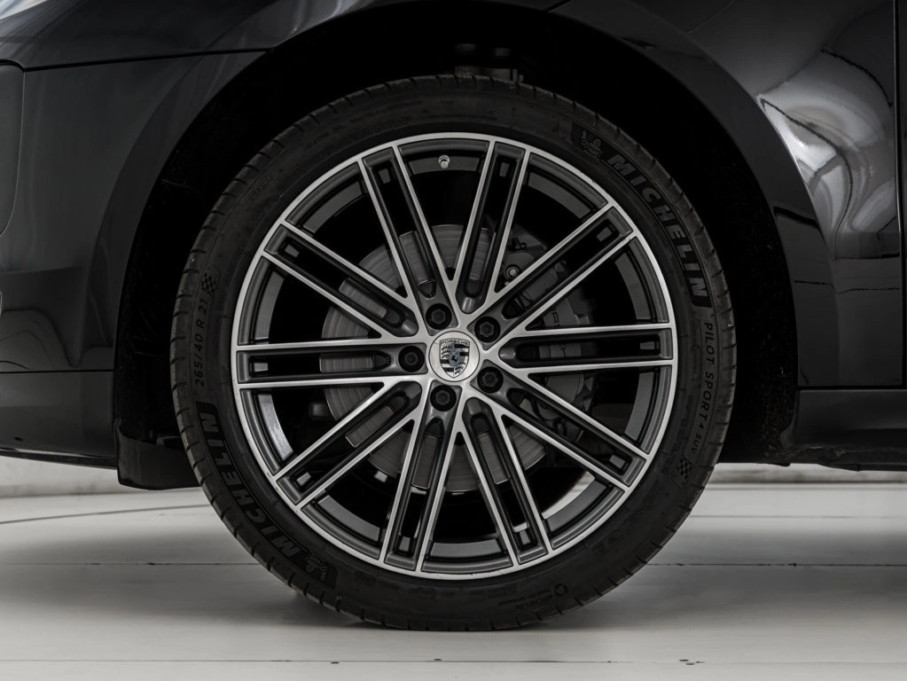 img-4 Porsche Macan Porsche U1281824