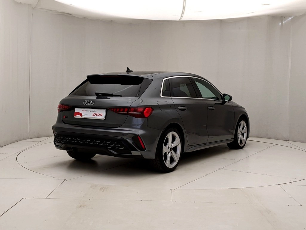 img-2 Audi Audi Audi U1282688