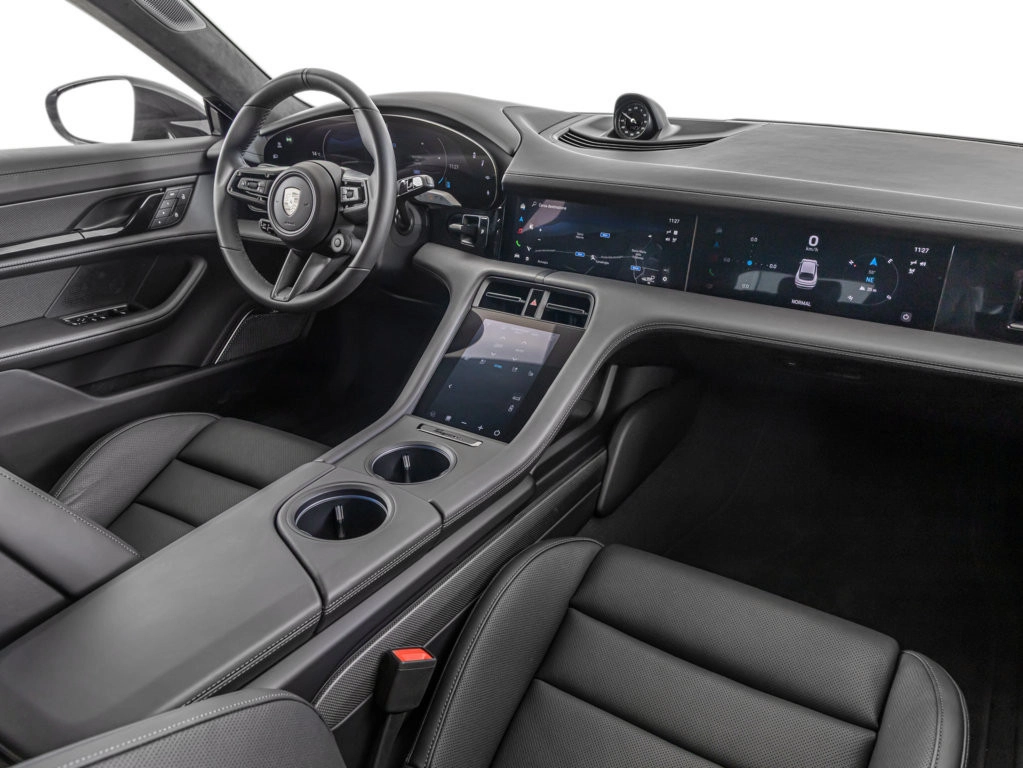 img-3 Porsche Taycan Porsche N1244836