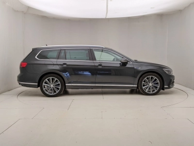 Volkswagen Passat - U1282922 